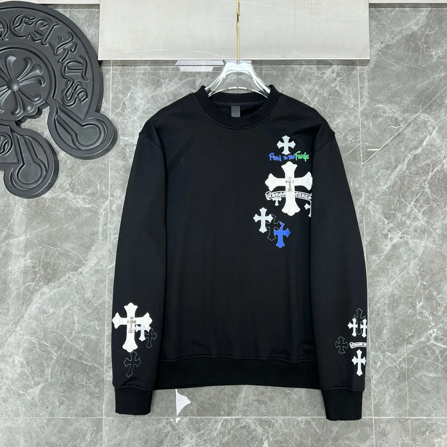 P246 Chrome Hearts Autumn and Winter 2025 Available simultaneously at counters Cross Sanskrit patchwork leather overlapping metal round neck sweatshirt Heavy hand-cut patch embroidery process➕Tajima machine embroidery➕Handmade willows Improved customized version 1:1 high gram weight original fabric Recommended color: black white Size: S, M, L, XL